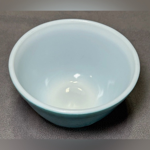 Vintage Early PYREX Blue Mixing Bowl 1-1/2 Pint Model #401 Smallest In The Set - Picture 4 of 7